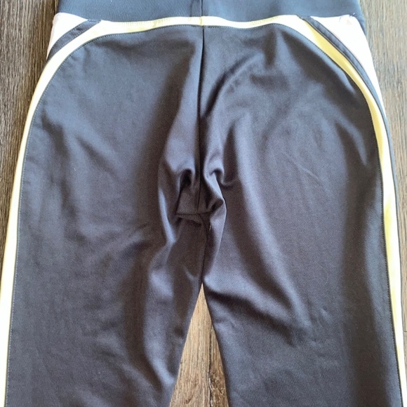 Nike ladies small joggers one small fabric flaw shown in photo - Picture 7 of 8